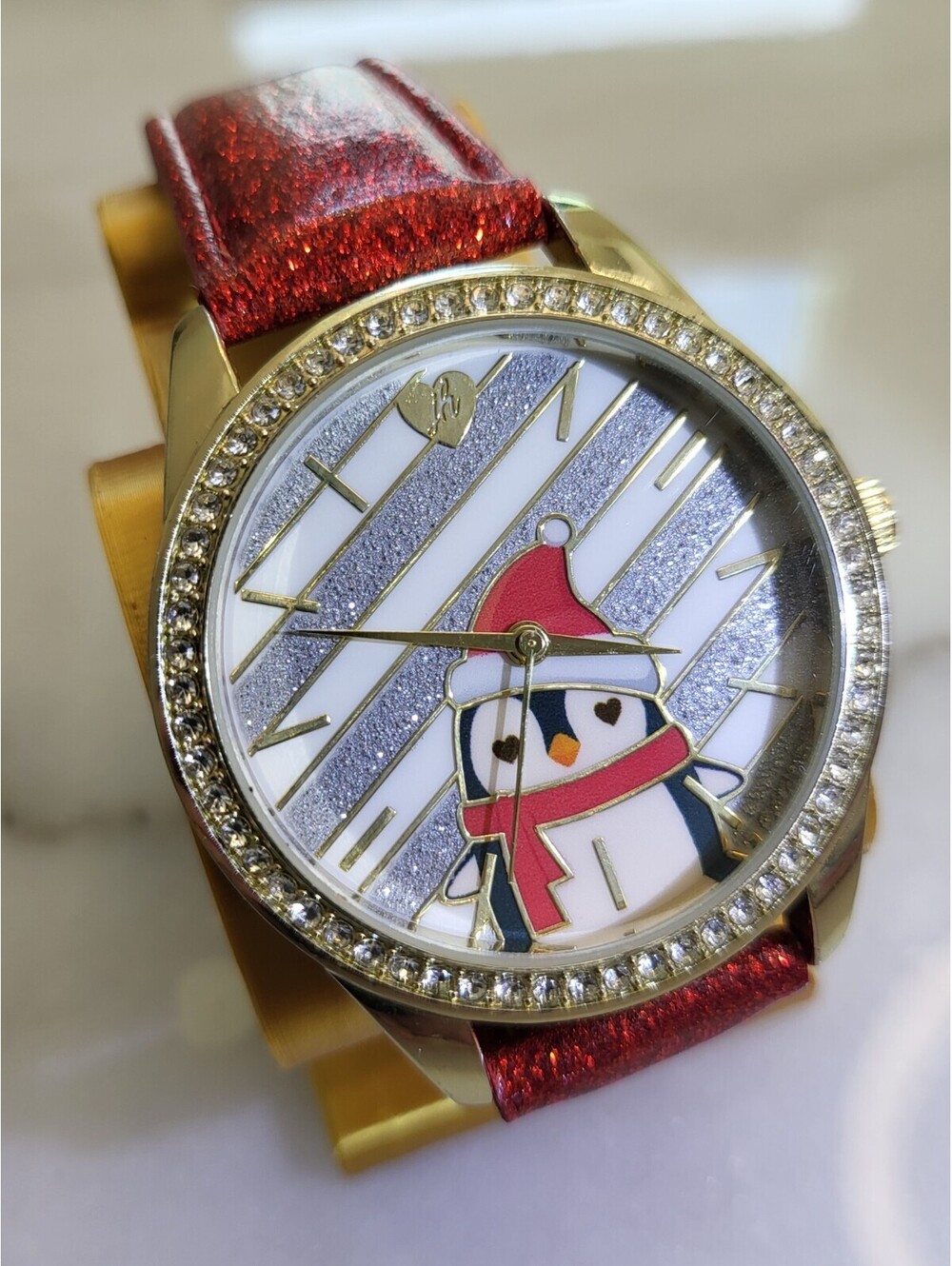 Penguin Santa Christmas Watch Quartz Goldtone LNWOT EUC New Battery Working